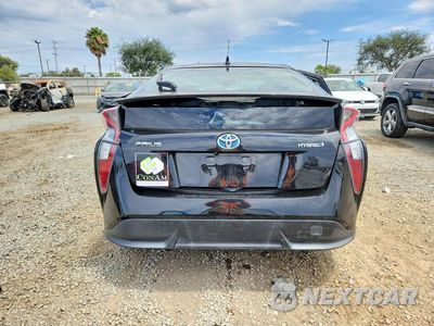 Zdjęcie 6 z 13 samochodu: 2016 TOYOTA PRIUS THREE TOURING VIN:JTDKARFU2G3023521 - miniatura