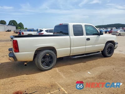 Trzecie zdjęcie samochodu z tyłu: 2003 CHEVROLET SILVERADO C1500 VIN:2GCEC19V731143151 - miniatura
