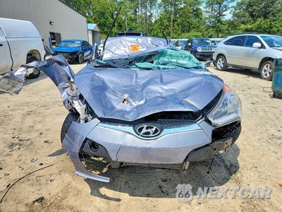 Piąte zdjęcie samochodu w środku: 2017 HYUNDAI VELOSTER BASE VIN:KMHTC6AD3HU323371 - miniatura
