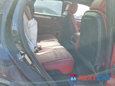 Zdjęcie 10 z 13 samochodu: 2023 PORSCHE CAYENNE E-HYBRID VIN:WP1AE2AY1PDA12004 - miniatura