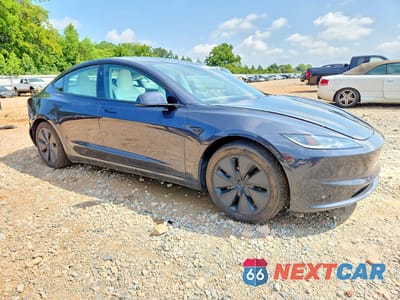 Czwarte zdjęcie samochodu z boku: 2024 TESLA MODEL 3 VIN:5YJ3E1EB2RF810050 - miniatura
