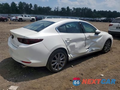 Trzecie zdjęcie samochodu z tyłu: 2025 MAZDA 3 PREFERRED VIN:3MZBPACMXSM477458 - miniatura