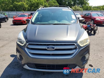 Piąte zdjęcie samochodu w środku: 2017 FORD ESCAPE TITANIUM VIN:1FMCU9J94HUD90684 - miniatura