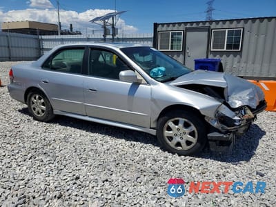 Czwarte zdjęcie samochodu z boku: 2001 HONDA ACCORD EX VIN:JHMCG56601C002508 - miniatura