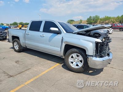 Czwarte zdjęcie samochodu z boku: 2018 CHEVROLET SILVERADO K1500 LT VIN:3GCUKREC6JG104251 - miniatura