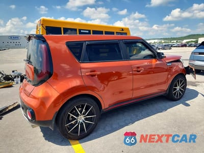 Trzecie zdjęcie samochodu z tyłu: 2018 KIA SOUL ! VIN:KNDJX3AA2J7584693 - miniatura