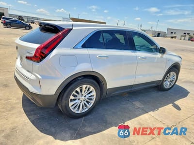 Trzecie zdjęcie samochodu z tyłu: 2024 CADILLAC XT4 LUXURY VIN:1GYAZAR41RF129701 - miniatura