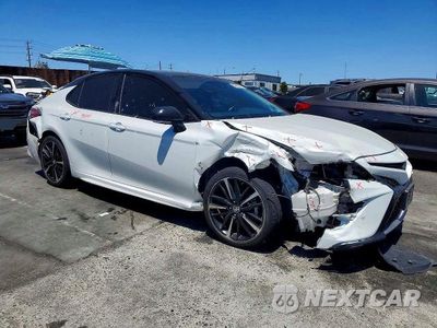 Czwarte zdjęcie samochodu z boku: 2018 TOYOTA CAMRY XSE V6 VIN:4T1BZ1HK4JU021627 - miniatura