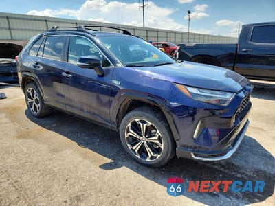 Czwarte zdjęcie samochodu z boku: 2023 TOYOTA RAV4 PRIME XSE VIN:JTMFB3FV4PD164749 - miniatura