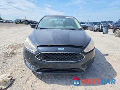 Piąte zdjęcie samochodu w środku: 2018 FORD FOCUS SE VIN:1FADP3F28JL220404 - miniatura