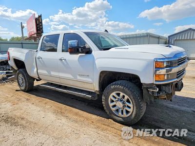 Czwarte zdjęcie samochodu z boku: 2019 CHEVROLET SILVERADO K2500 HEAVY DUTY LTZ VIN:1GC1KTEY3KF178371 - miniatura