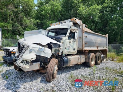 Drugie zdjęcie samochodu z przodu: 2017 MACK 700 GU700 VIN:1M2AX09CXHM035478 - miniatura