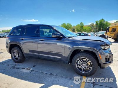 Czwarte zdjęcie samochodu z boku: 2025 JEEP GRAND CHEROKEE TRAILHAWK 4XE VIN:1C4RJYC6XS8680576 - miniatura