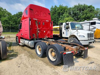 Drugie zdjęcie samochodu z przodu: 2011 FREIGHTLINER CASCADIA TRUCK CAB AND CHASSIS VIN:1FUJGLDR6BLAV6676 - miniatura