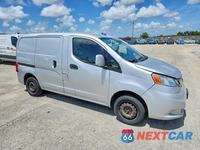 Czwarte zdjęcie samochodu z boku: 2015 NISSAN NV200 DELIVERY VAN VIN:3N6CM0KNXFK731365 - miniatura