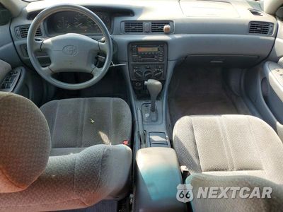 Zdjęcie 8 z 12 samochodu: 2001 TOYOTA CAMRY LE VIN:4T1BG22K41U021079 - miniatura