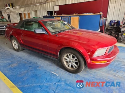 Czwarte zdjęcie samochodu z boku: 2006 FORD MUSTANG V6 CONVERTIBLE VIN:1ZVFT84N065224819 - miniatura