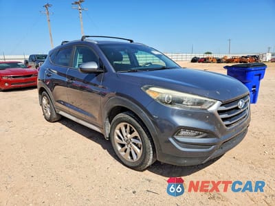 Czwarte zdjęcie samochodu z boku: 2017 HYUNDAI TUCSON SE VIN:KM8J3CA40HU563032 - miniatura
