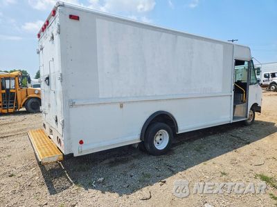 Trzecie zdjęcie samochodu z tyłu: 2000 FORD F-59 VIN:1FCJE39L4YHA52569 - miniatura