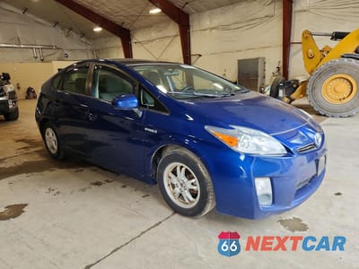 Czwarte zdjęcie samochodu z boku: 2011 TOYOTA PRIUS THREE VIN:JTDKN3DUXB0313343 - miniatura
