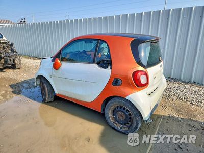 Drugie zdjęcie samochodu z przodu: 2016 SMART FORTWO VIN:WMEFJ5DAXGK060830 - miniatura
