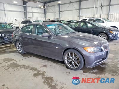 Czwarte zdjęcie samochodu z boku: 2007 BMW 335 XI VIN:WBAVD53567AV14208 - miniatura