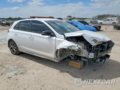 Czwarte zdjęcie samochodu z boku: 2020 HYUNDAI ELANTRA GT N LINE VIN:KMHH55LC6LU143728 - miniatura