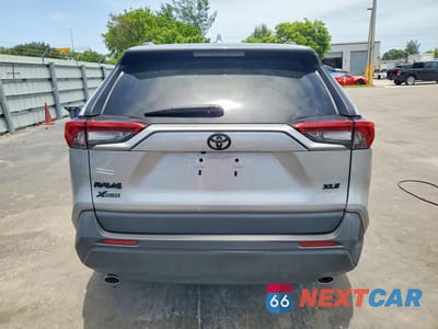 Zdjęcie 6 z 13 samochodu: 2021 TOYOTA RAV4 XLE VIN:2T3W1RFV4MC141462 - miniatura
