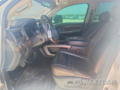 Zdjęcie 7 z 12 samochodu: 2018 NISSAN TITAN XD PLATINUM RESERVE VIN:1N6BA1F40JN515281 - miniatura