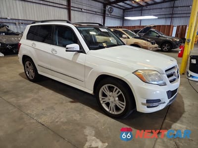Czwarte zdjęcie samochodu z boku: 2015 MERCEDES-BENZ GLK 350 VIN:WDCGG5HB8FG437638 - miniatura