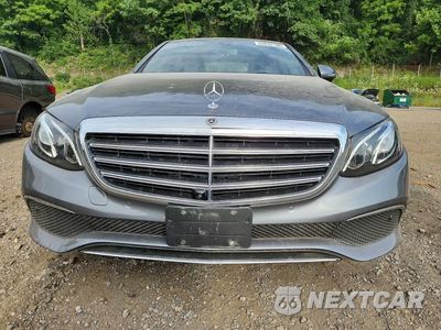 Piąte zdjęcie samochodu w środku: 2019 MERCEDES-BENZ E 300 4MATIC VIN:WDDZF4KB1KA577067 - miniatura