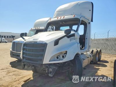 2021 FREIGHTLINER CASCADIA 116 SEMI TRUCK 3AKJHTDV3MDMS8011 - główne zdjęcie licytacji z USA - miniatura
