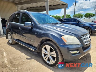 Czwarte zdjęcie samochodu z boku: 2011 MERCEDES-BENZ ML 350 BLUETEC VIN:4JGBB2FB7BA682164 - miniatura