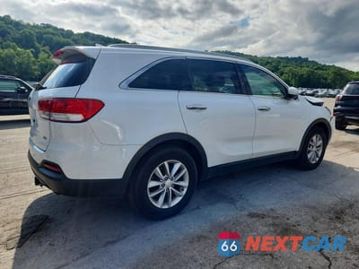 Trzecie zdjęcie samochodu z tyłu: 2018 KIA SORENTO LX VIN:5XYPG4A34JG340175 - miniatura