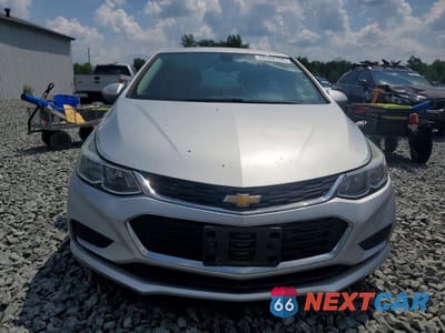 Piąte zdjęcie samochodu w środku: 2017 CHEVROLET CRUZE LS VIN:1G1BC5SM8H7265452 - miniatura