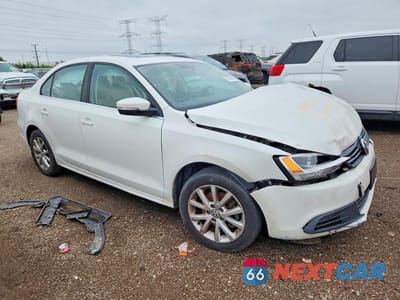 Czwarte zdjęcie samochodu z boku: 2014 VOLKSWAGEN JETTA SE VIN:3VWD17AJ8EM372217 - miniatura