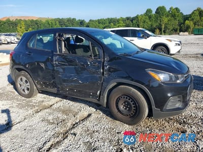 Czwarte zdjęcie samochodu z boku: 2017 CHEVROLET TRAX LS VIN:3GNCJKSB7HL152092 - miniatura