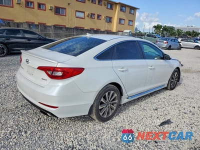 Trzecie zdjęcie samochodu z tyłu: 2015 HYUNDAI SONATA SPORT VIN:5NPE34AF6FH062828 - miniatura