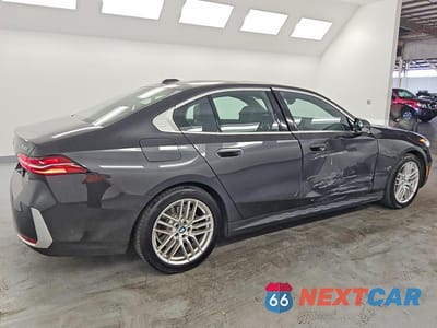 Trzecie zdjęcie samochodu z tyłu: 2025 BMW 530 XI VIN:WBA53FJ0XSCU81310 - miniatura