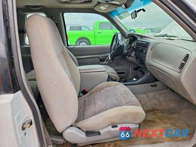 Zdjęcie 7 z 12 samochodu: 1998 FORD EXPLORER VIN:1FMYU22E9WUC47199 - miniatura
