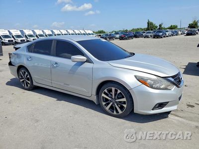 Czwarte zdjęcie samochodu z boku: 2017 NISSAN ALTIMA 2.5 SR VIN:1N4AL3AP8HC275155 - miniatura