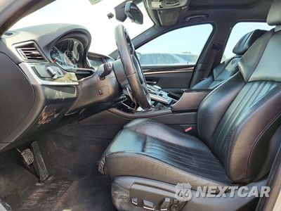 Zdjęcie 7 z 12 samochodu: 2014 BMW M5 VIN:WBSFV9C54ED593975 - miniatura