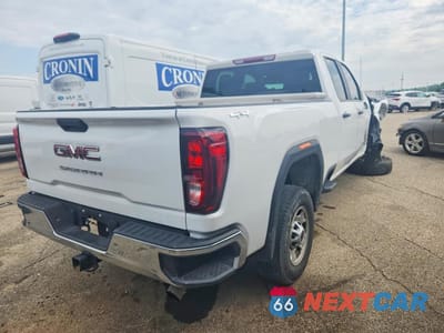Trzecie zdjęcie samochodu z tyłu: 2024 GMC SIERRA K2500 HEAVY DUTY VIN:1GT59LE71RF453606 - miniatura