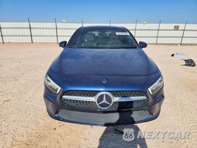 Piąte zdjęcie samochodu w środku: 2022 MERCEDES-BENZ A 220 VIN:W1K3G4EB1NJ356894 - miniatura