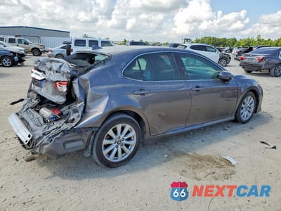 Trzecie zdjęcie samochodu z tyłu: 2020 TOYOTA CAMRY LE VIN:4T1C11AK8LU329912 - miniatura