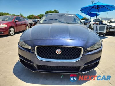 Piąte zdjęcie samochodu w środku: 2017 JAGUAR XE PRESTIGE VIN:SAJAE4BG7HA968787 - miniatura