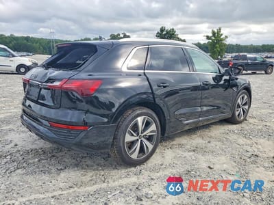 Trzecie zdjęcie samochodu z tyłu: 2024 AUDI Q8 E-TRON PREMIUM PLUS VIN:WA15AAGE1RB006041 - miniatura