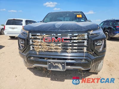 Piąte zdjęcie samochodu w środku: 2025 GMC CANYON DENALI VIN:1GTP2FEK2S1200266 - miniatura