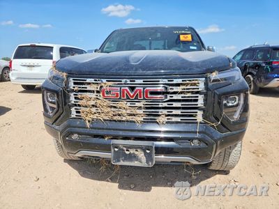 Piąte zdjęcie samochodu w środku: 2025 GMC CANYON DENALI VIN:1GTP2FEK2S1200266 - miniatura