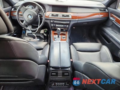 Zdjęcie 8 z 13 samochodu: 2011 BMW 750 LXI VIN:WBAKC8C52BC432657 - miniatura